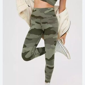 Aerie Offline Women’s Green Camo High Wasted Leggings
